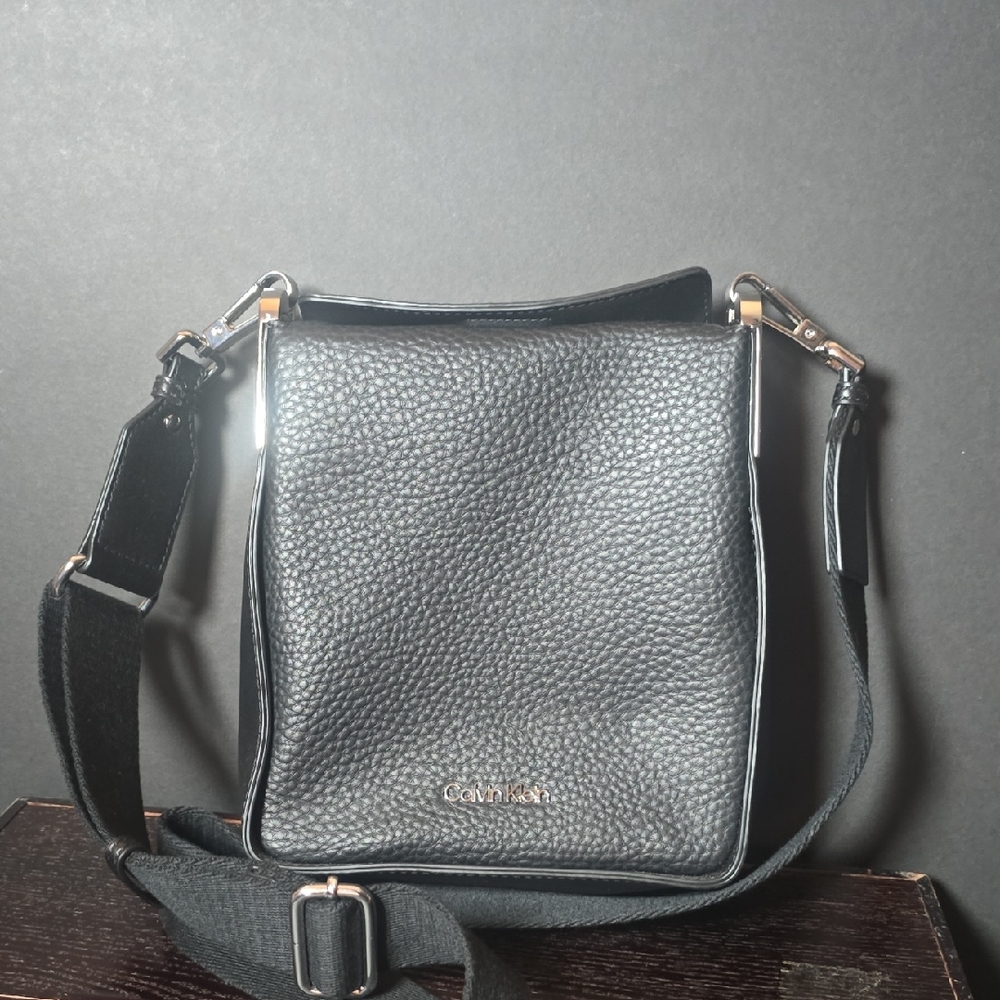 Calvin Klein Textured Black Messenger Bag